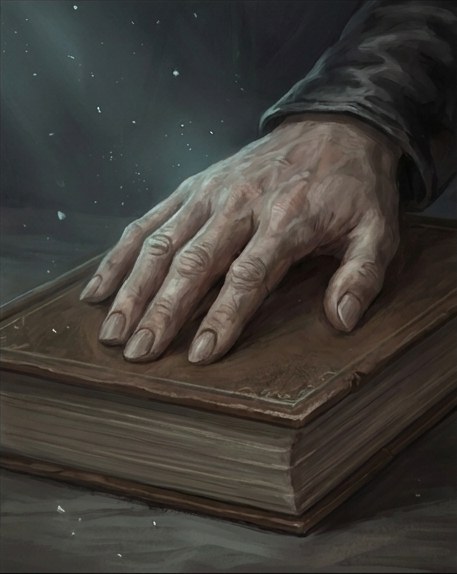 Eine faltige, altersfleckige Hand liegt auf einem geschlossenen Buch